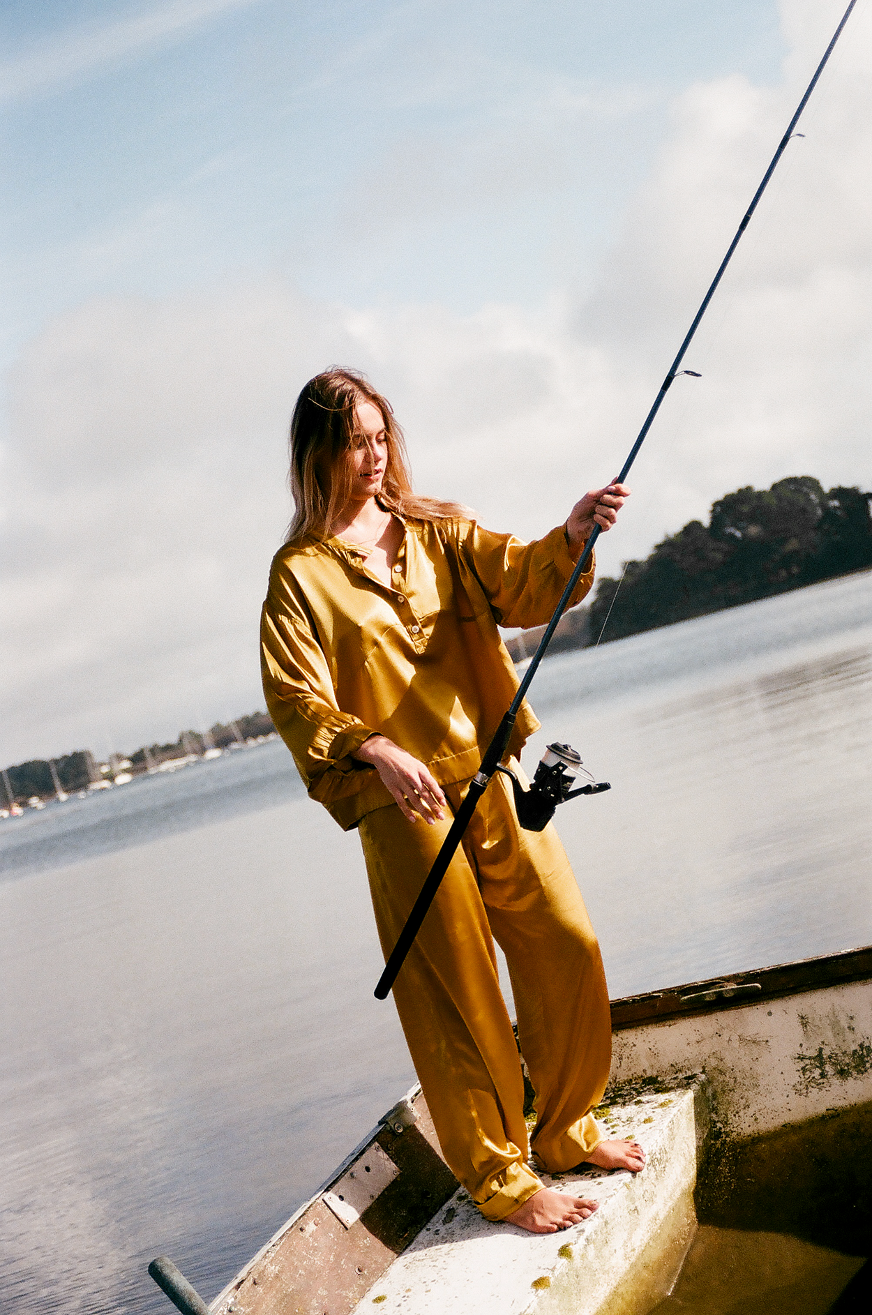 PANTALON SABLIER EN SOIE-HEURE DOREE