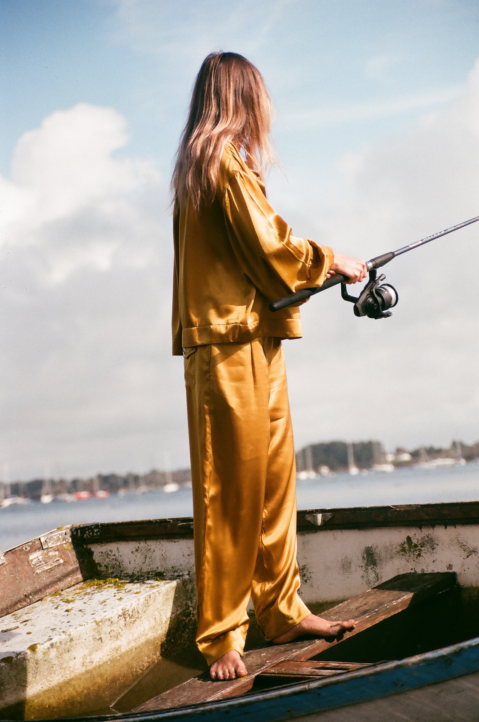 PANTALON SABLIER EN SOIE-HEURE DOREE