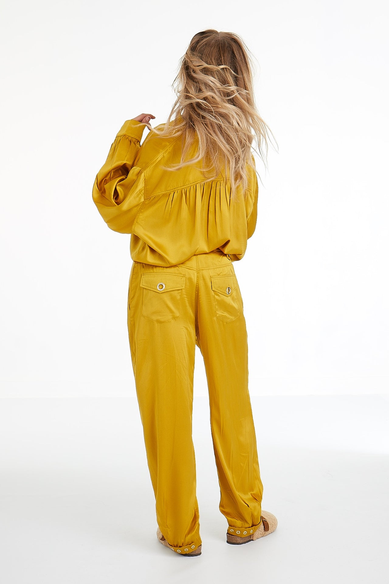 PANTALON SABLIER EN SOIE-HEURE DOREE