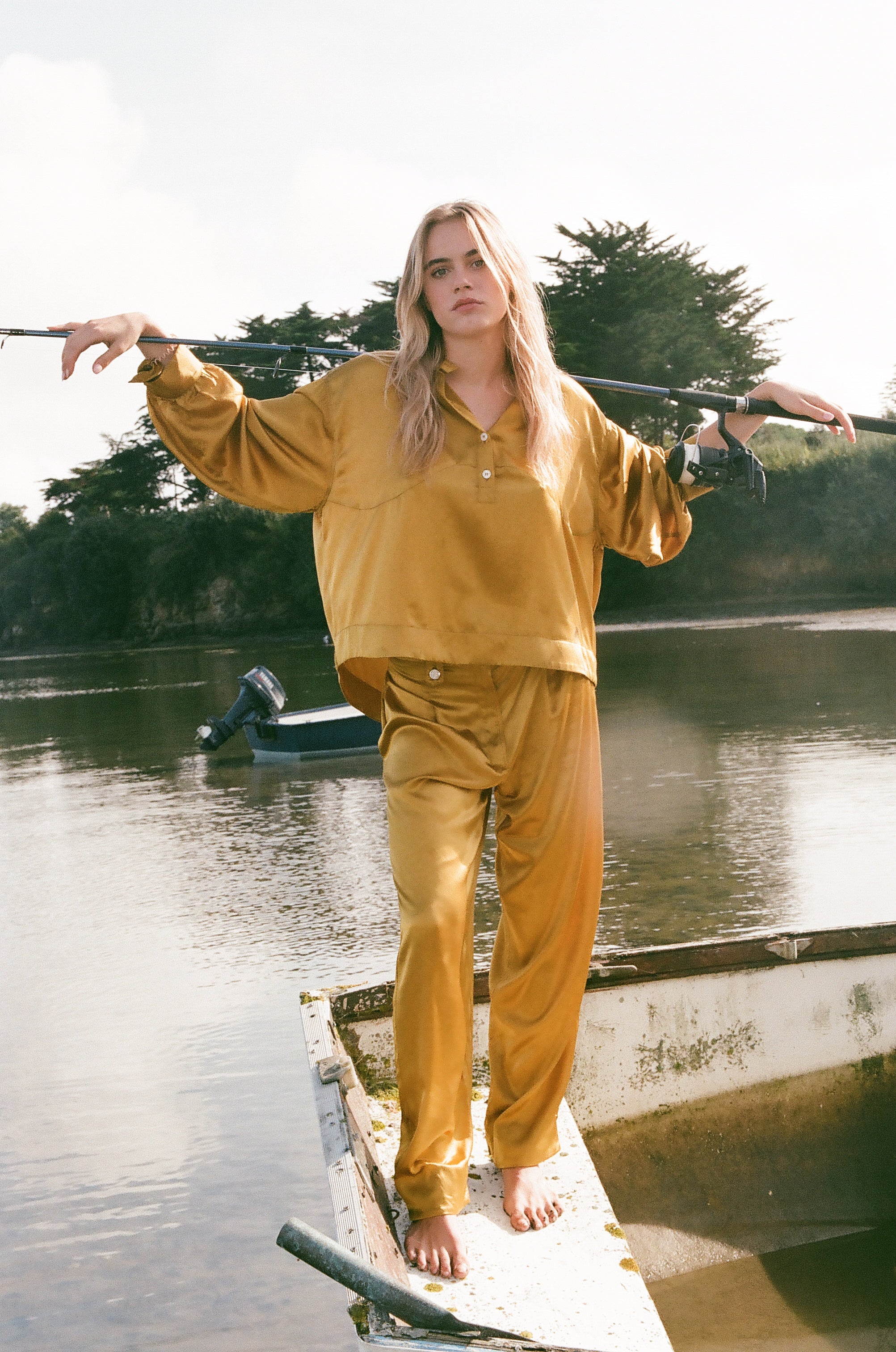 PANTALON SABLIER EN SOIE-HEURE DOREE